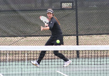 Women's Tennis Goes To The Wire In 5-4 Loss At Queens